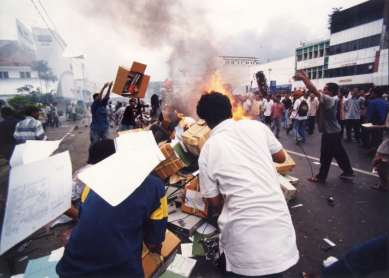 Kebakaran mall di jakarta tahun 1998
