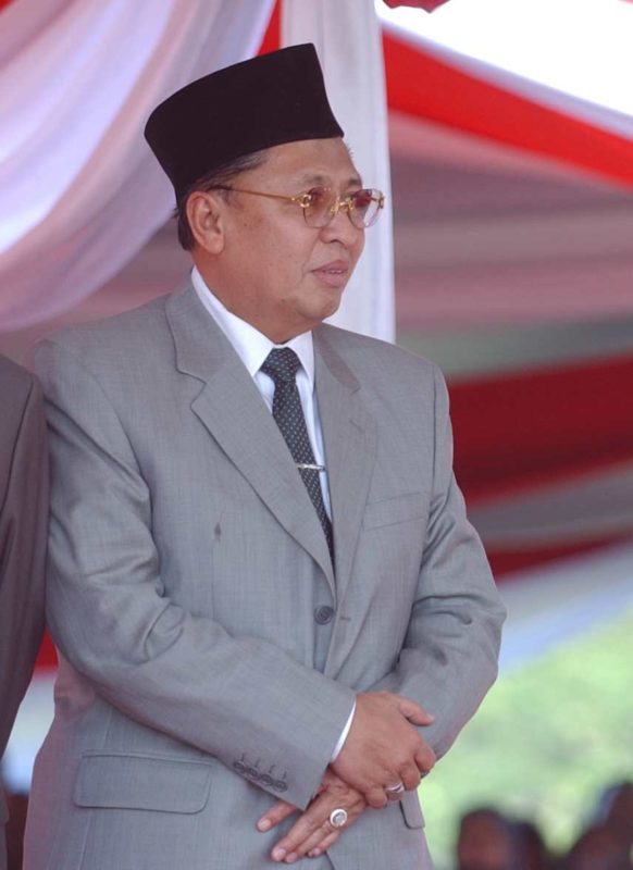 Wakil Presiden Ke-9 Republik Indonesia Hamzah Haz – Kompaspedia