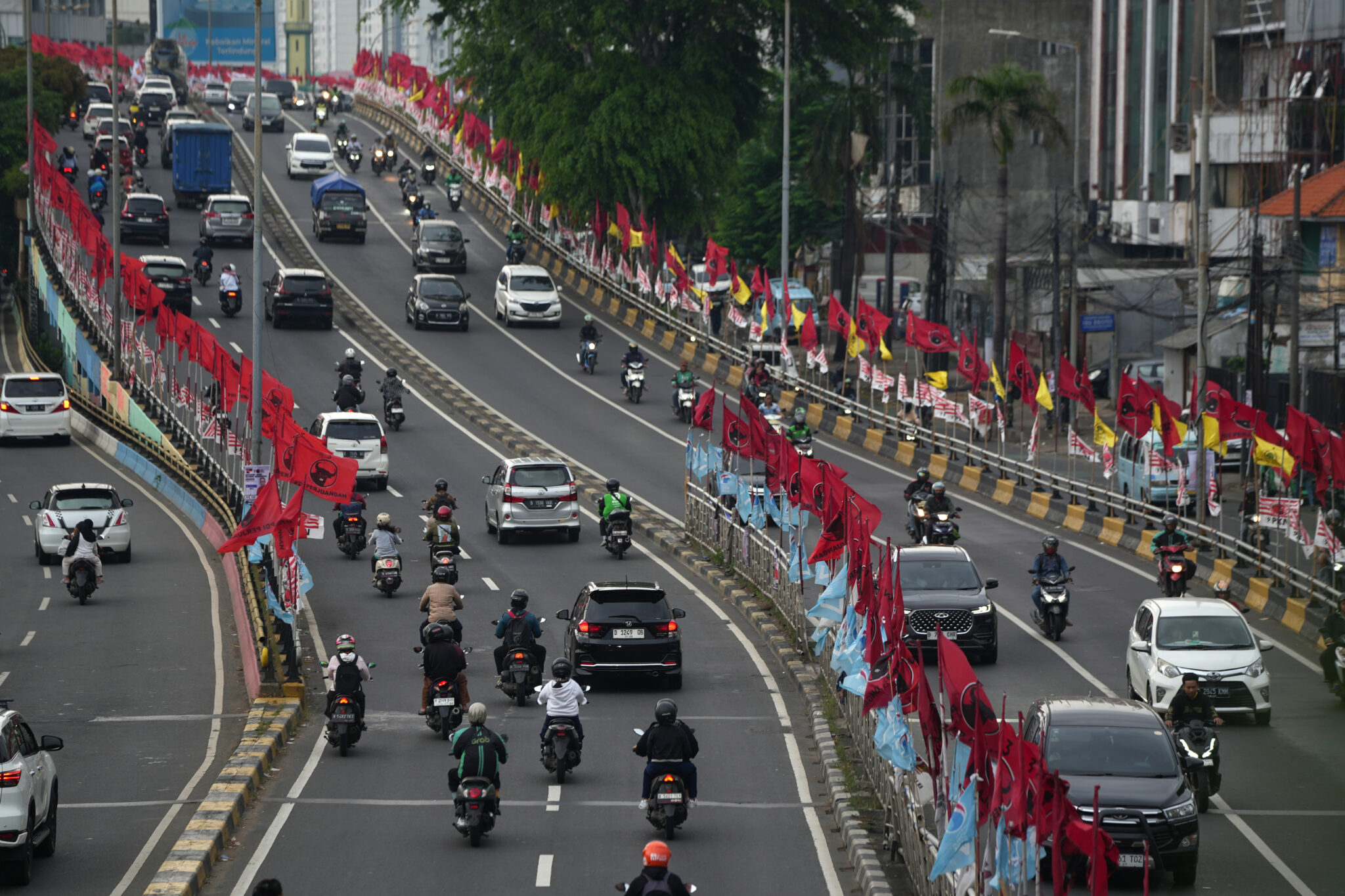 Maraknya Alat Peraga Kampanye Pemilu – Kompaspedia