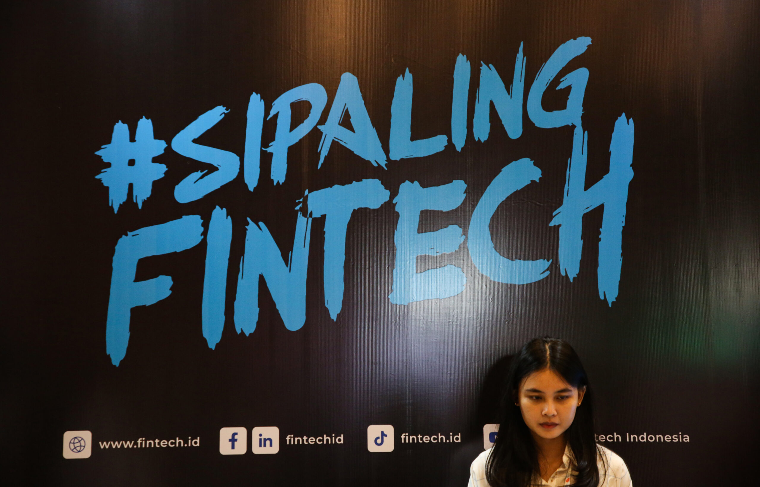 fifth Fintech Indonesia Convention and Expo 2023: A KOMPAS / PRIYOMBODO Gross sales Assistant’s Sales space Attracts Consideration